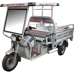 Sistem acoperis triciclu cu panouri fotovoltaice pentru reincarcare baterii